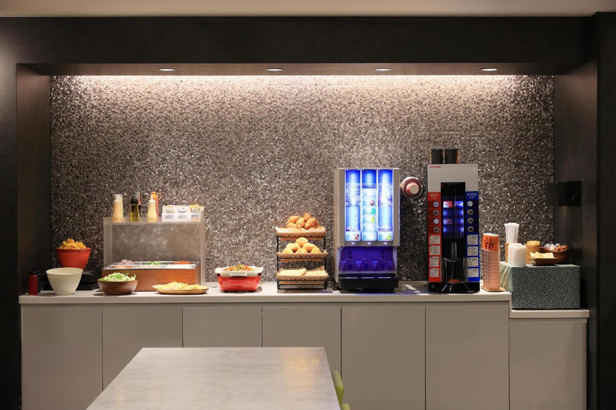 Karaksa Hotel Tokyo Station Екстер'єр фото